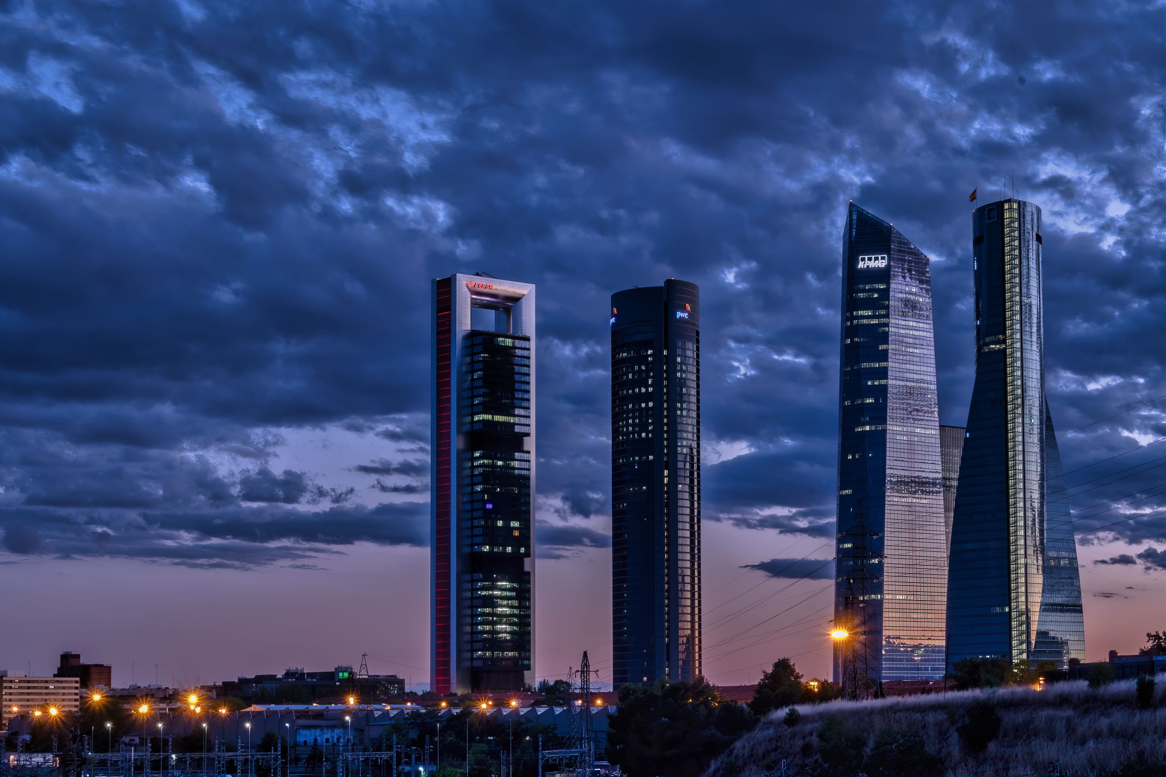 Vista urbana de Madrid al atardecer