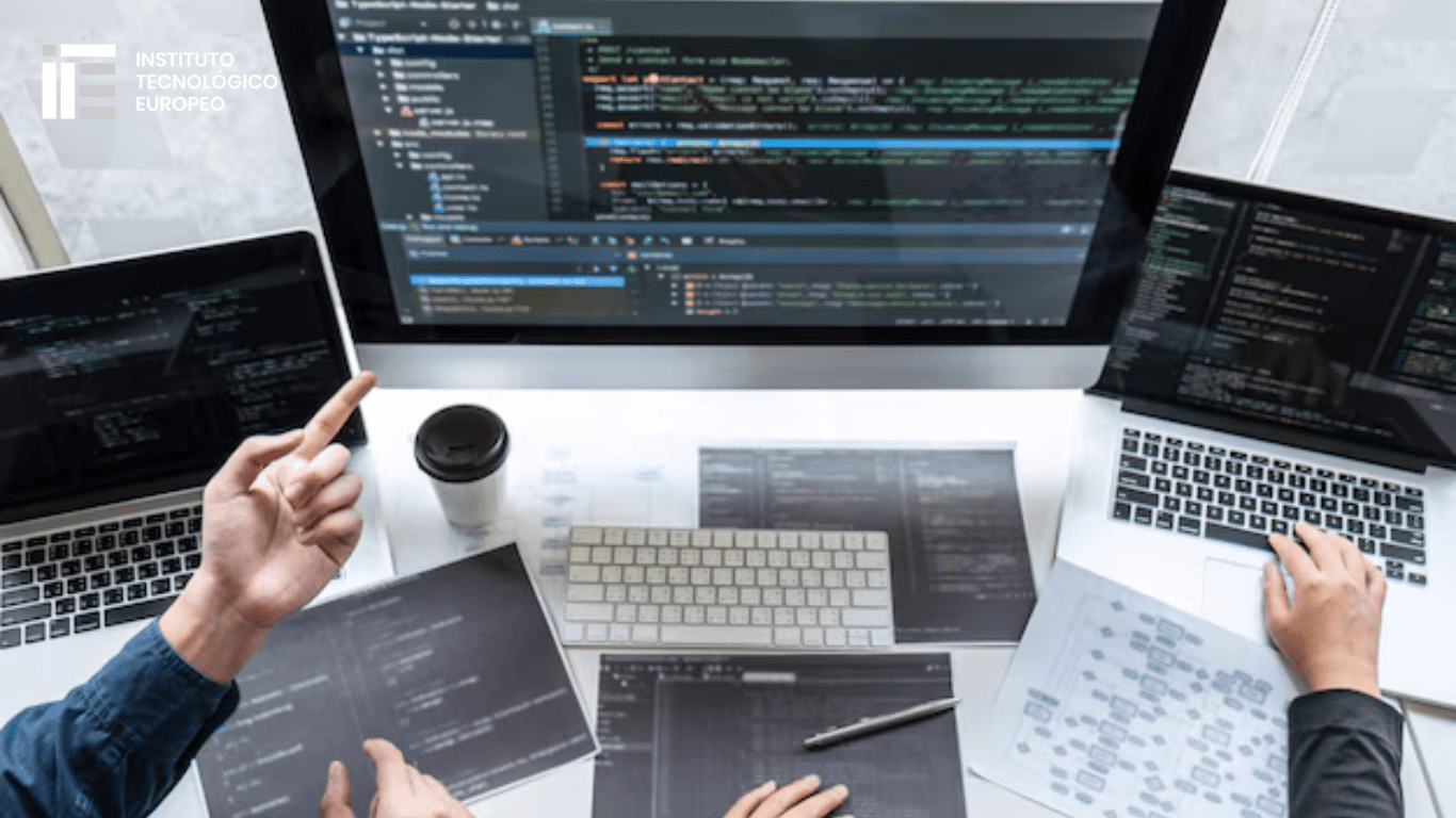 Guía paso a paso para conseguir tu primer empleo tester QA: habilidades, herramientas, portfolio, certificaciones e inserción laboral.
